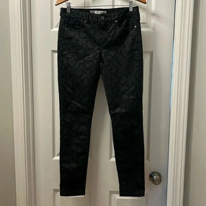 Joe Fresh woman’s black spandex, slim pants